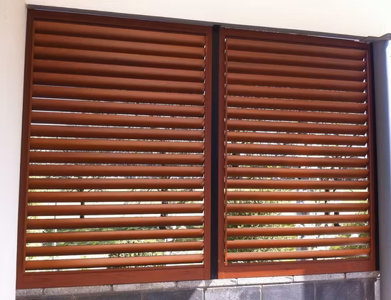 Ventilazione con telaio su misura, lamelle in lega di alluminio, finestre e porte, finestre con persiane in lamiera di alluminio
